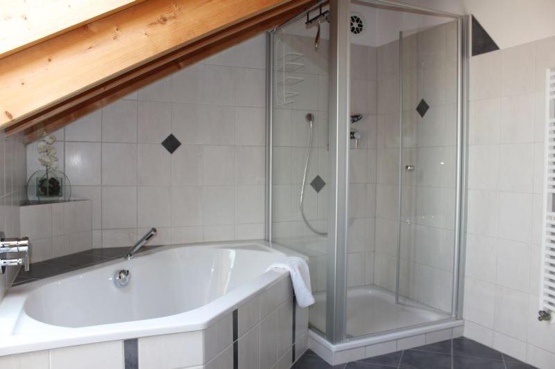 Ferienwohnung Wuehn ไทเซนดอร์ฟ ภายนอก รูปภาพ